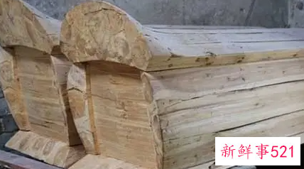 梦见许多古墓棺材什么意思