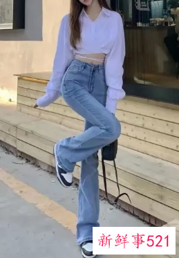 高腰直筒牛仔裤怎么配上衣