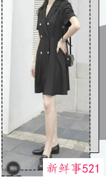 黑色裙子配小白鞋好看吗