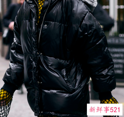 亮面羽绒服表面发粘