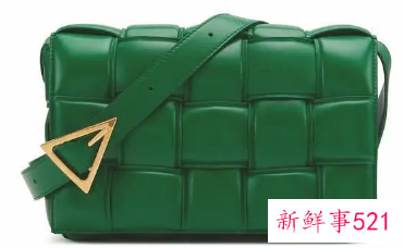 深绿色包包会老气吗