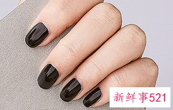 手黑美甲什么颜色好看