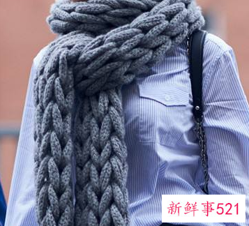 浅蓝色围巾适合什么肤色