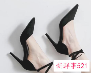 紫色连衣裙搭配什么颜色的鞋子好看