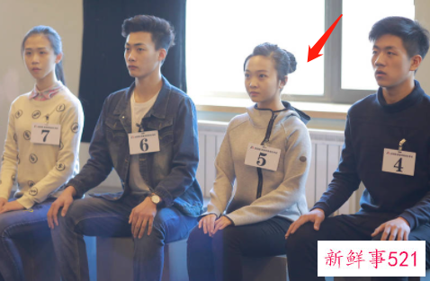 童星林妙可晒毕业照，大学毕业将进军娱乐圈