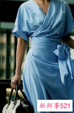 露肩连衣裙搭配什么外套