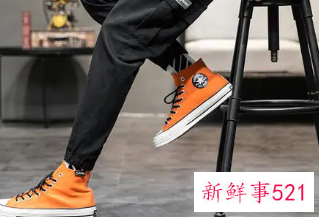 女生束脚牛仔裤配什么鞋