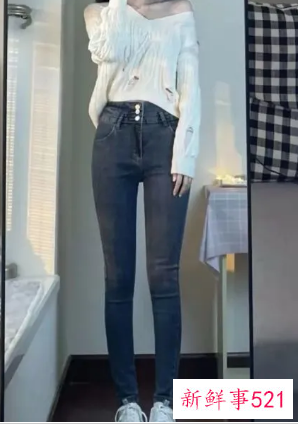 高腰直筒牛仔裤怎么配上衣