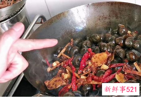 排骨田螺煲汤的做法