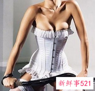 胸前有褶皱的衣服显胸大吗