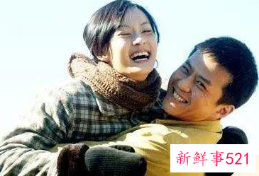 邓超晒生活日常，称女儿睡前要求打扑克