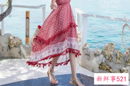 花色连衣裙搭什么鞋子好看