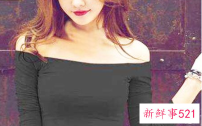 白色紧身裤子要搭配什么样的上衣