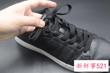 系鞋带的方法简单