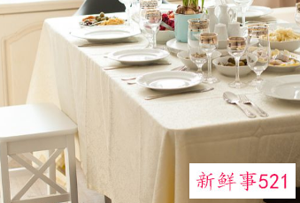 家里餐桌摆放风水讲究