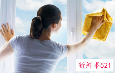 怎么擦汽车玻璃又快又干净不留水痕