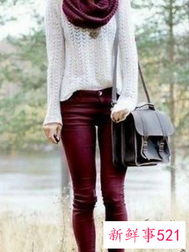 白色毛衣配什么色