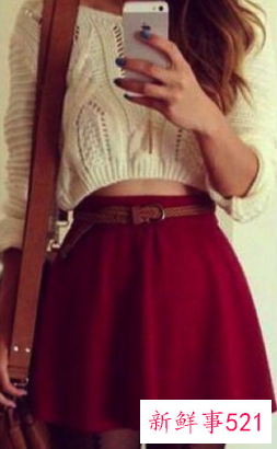 白色毛衣配什么色