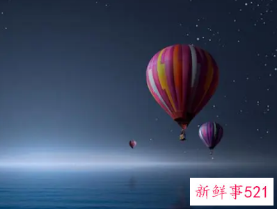 女人梦见热气球飞上天空