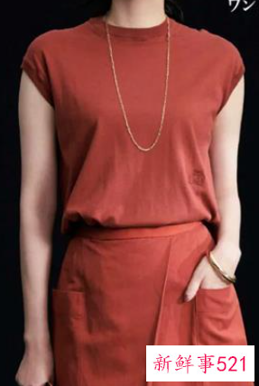 50多岁的女人怎样穿衣服更好看