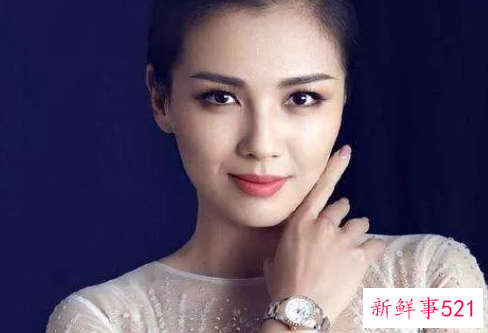 女命丈夫极富的八字