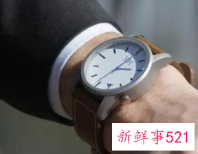 右手戴表的男生性格