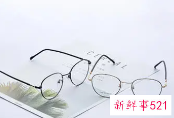 女生怎样戴眼镜好看