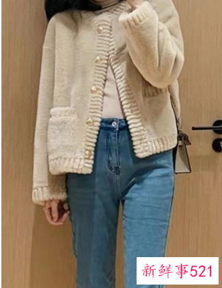 高腰直筒牛仔裤怎么配上衣