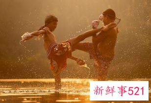 梦见被踢什么意思