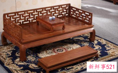 罗汉床摆放有讲究