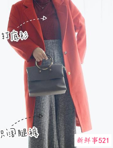 红色大衣搭什么颜色衣服