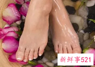 夏天穿什么鞋子不闷脚