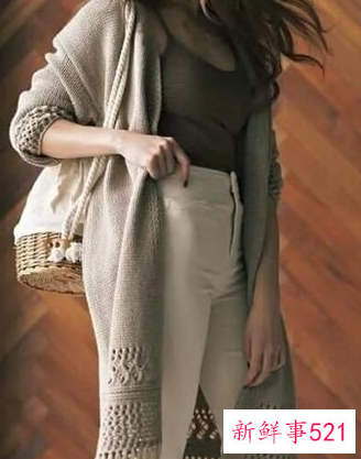 针织开衫配运动裤
