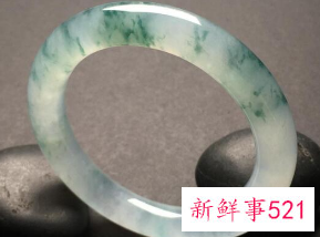 戴翡翠手镯的好处和禁忌
