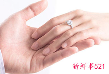 订婚后戒指戴哪个手指