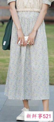 过膝长裙配什么外套