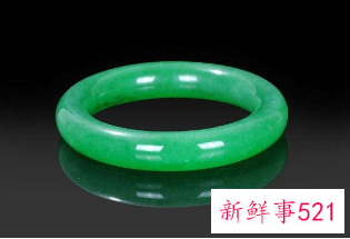 戴翡翠手镯的好处和禁忌