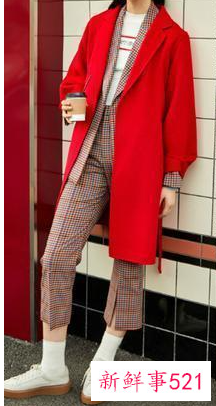 红色大衣搭什么颜色衣服