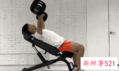 练胸的动作顺序