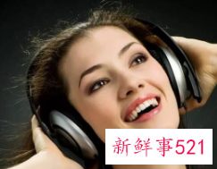 为什么戴耳机唱歌难听