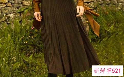 毛衣怎么搭配裙子显气质