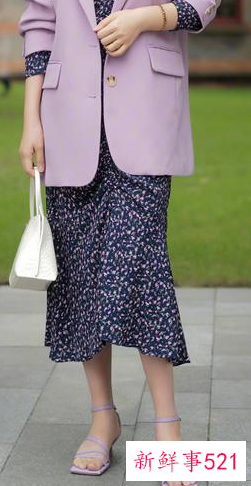 过膝长裙配什么外套