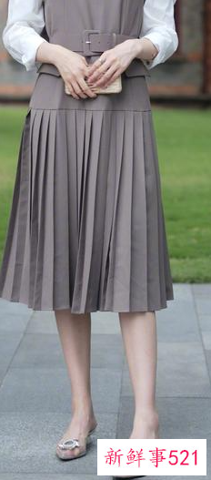 过膝长裙配什么外套