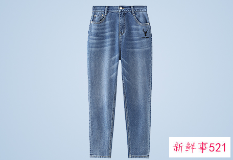 白色衬衫配什么裤子好看男