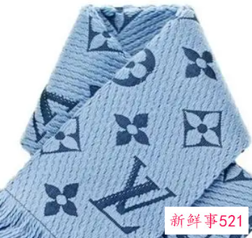 浅蓝色围巾适合什么肤色