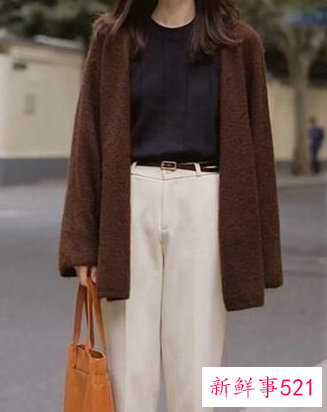 针织开衫配运动裤