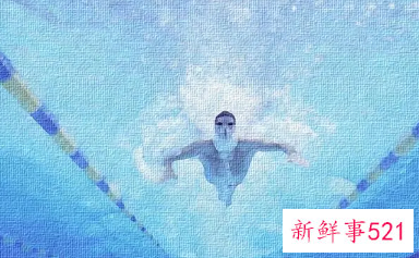 梦到自己和很多人在水里游泳