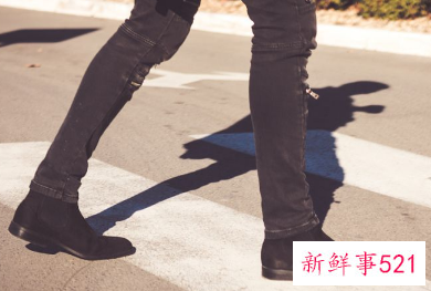 女生马丁靴搭配什么裤子好看图片