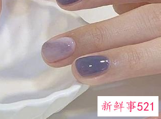 指甲涂什么颜色显手白