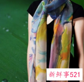 四十岁女人适合什么颜色的真丝丝巾